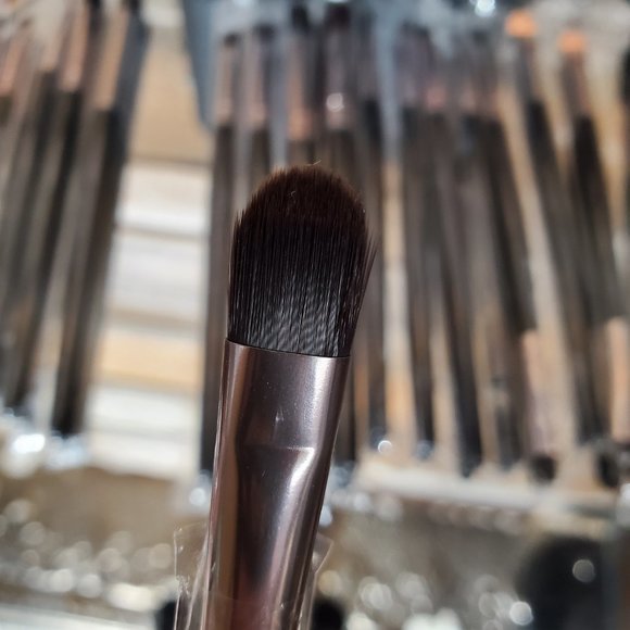 Makeup Brushes - Set of 20 - Black Handles - 6" long - with Leather Travel Case - Picture 9 of 11